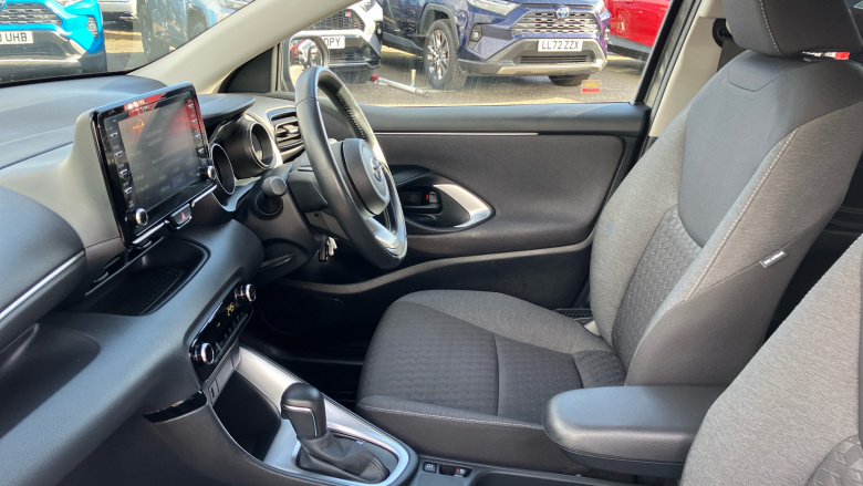 Toyota Yaris 1.5 Hybrid Design 5dr CVT Hybrid Hatchback